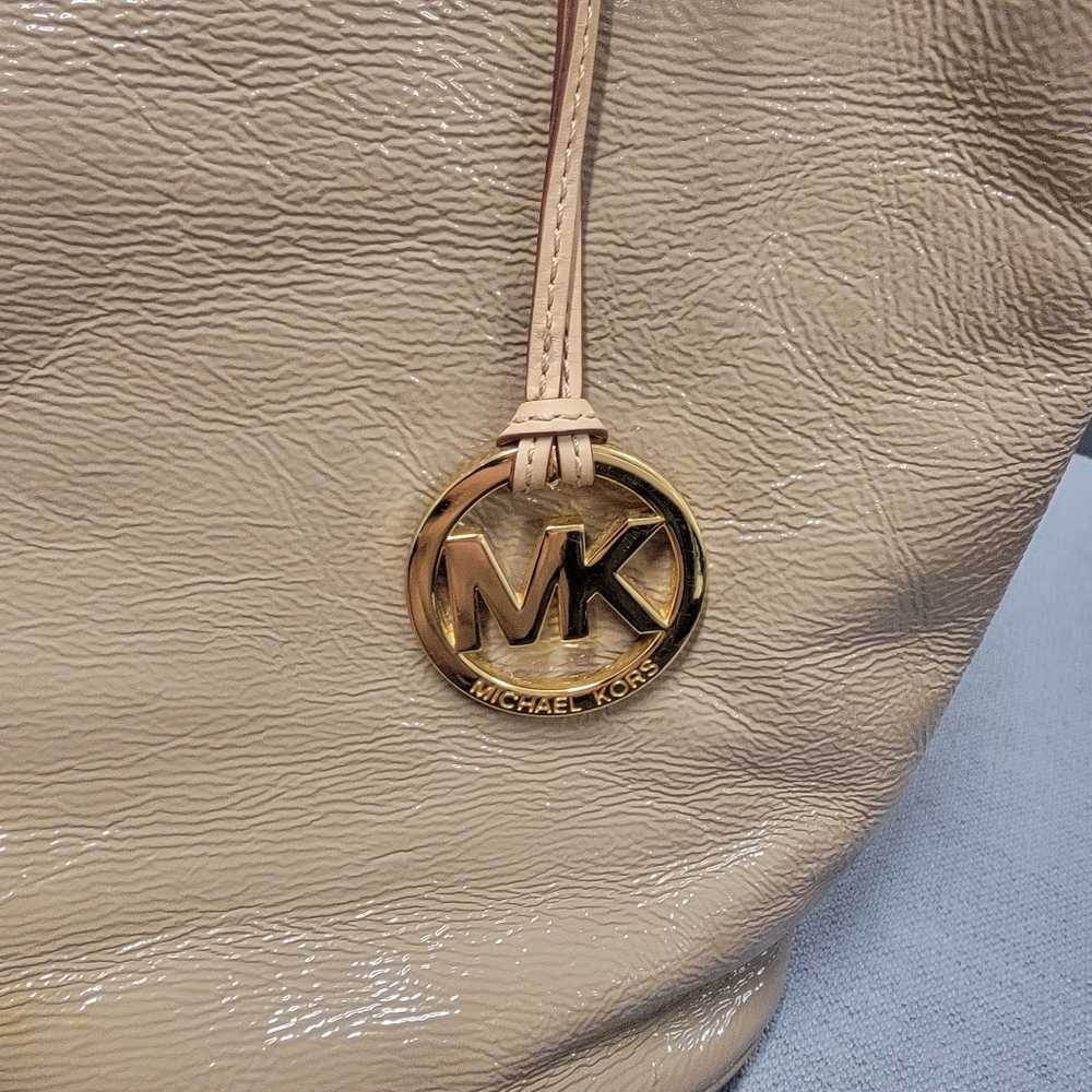 Michael Kors Jet Set Patent Leather Bag - Picture 9 of 9